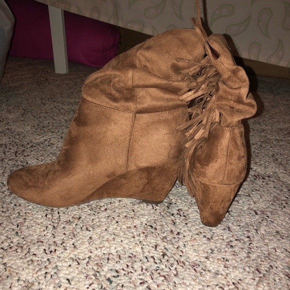 Brown suede fringe boots - Picture 2 of 2